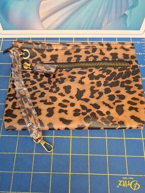 Street Level Leopard Print Wristlet 8x6 Tan & Black New